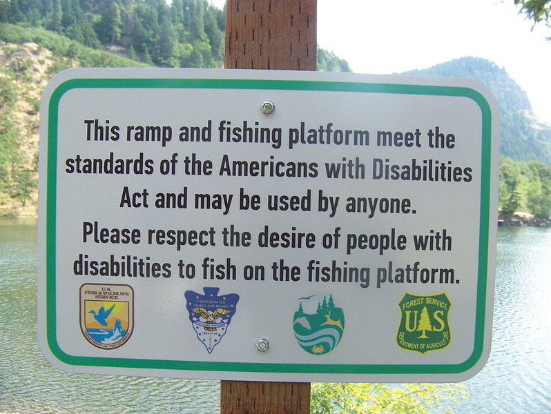 798px-Drano_Lake_accessible_fishing_platform_signage